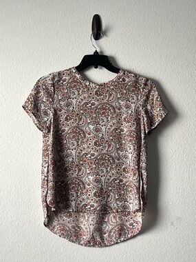 LOFT Cute Cream Short Sleeve Tee with Brown Paisley Print, Size XS